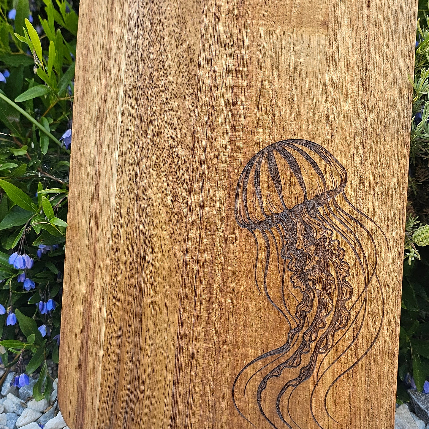 Jellyfish Acacia Cutting Board - engraving close-up