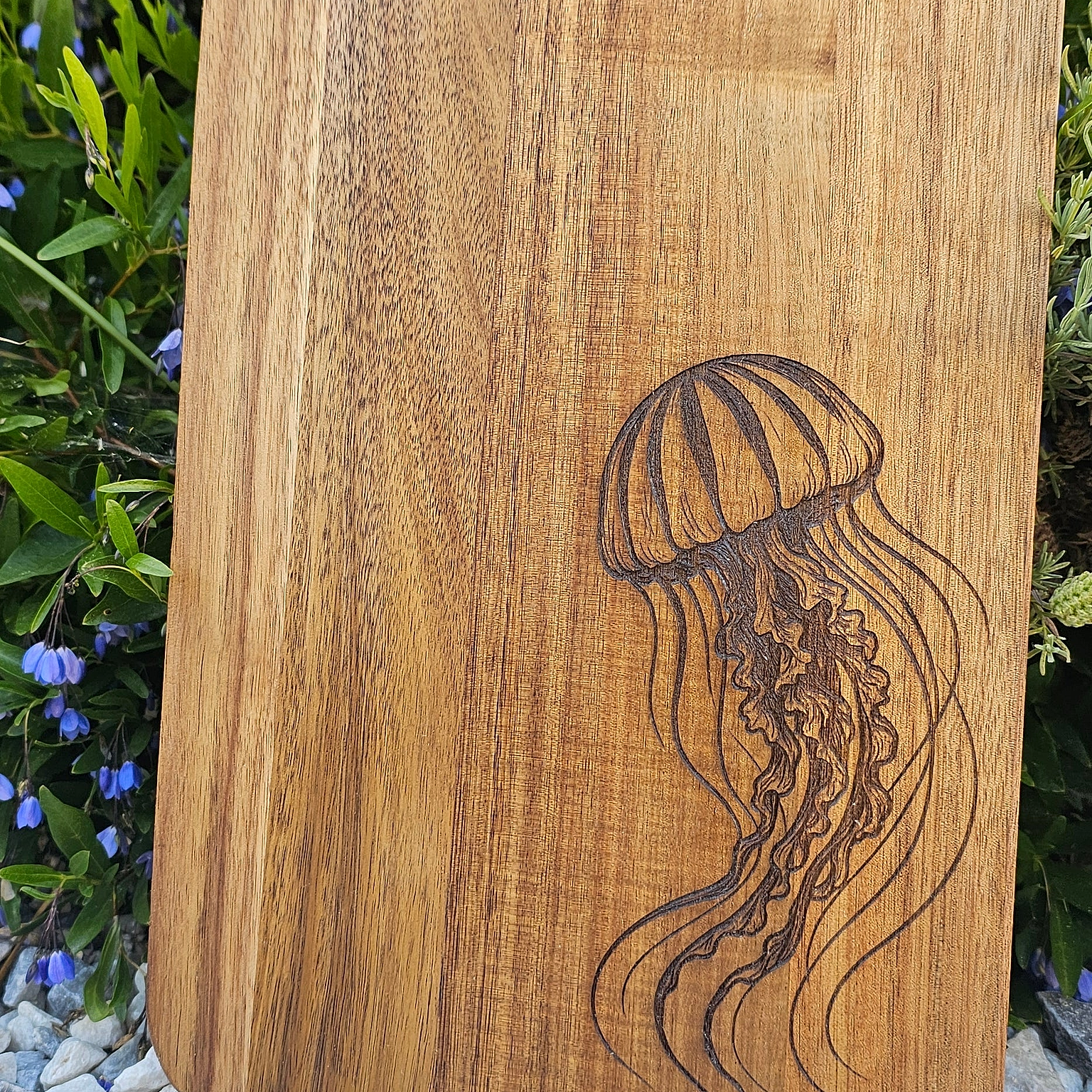 Jellyfish Acacia Cutting Board - engraving close-up