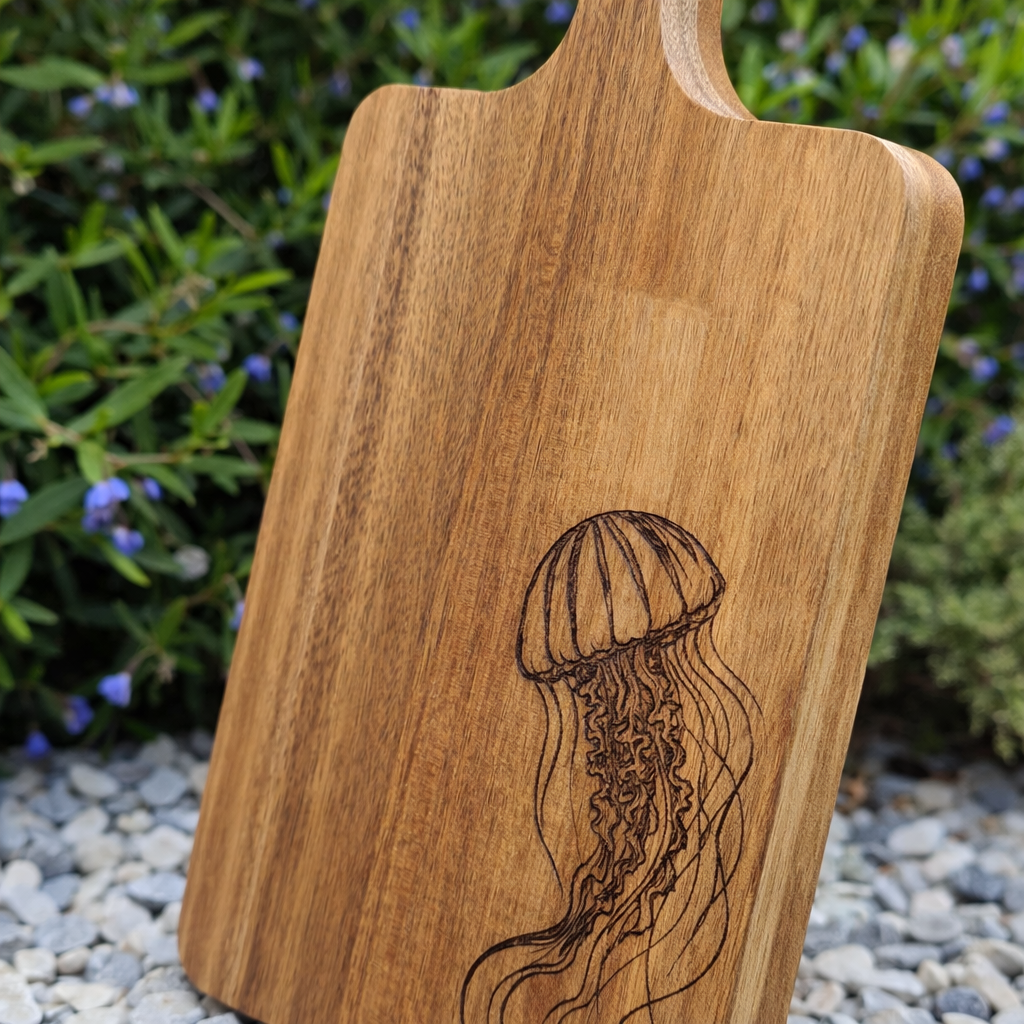 Jellyfish Acacia Cutting Board - wood grain and detail angle